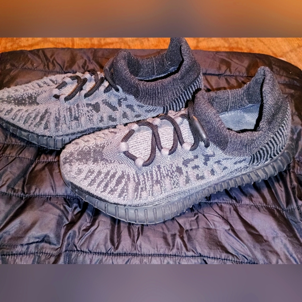 adidas Yeezy 350 V2 CMPCTSlate
